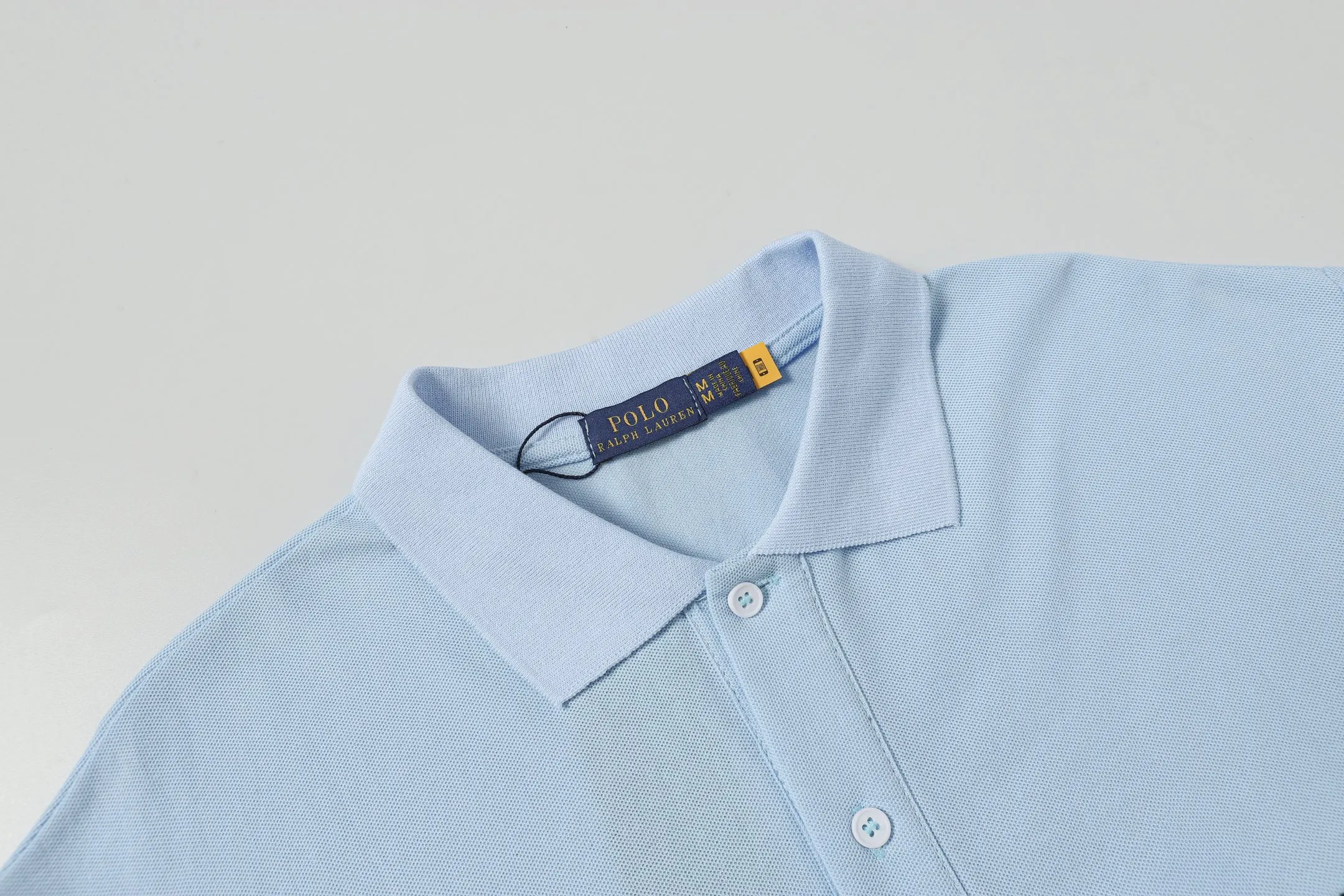 P146 Style No.: A013 [Ralph Lauren Classic Logo Embroidered Polo Shirt] ✅250g fine cotton pique fabric, custom-woven and dyed threads ✅Original stickers Scan the QR code to enter the official website ✅Large version, loose and stylish, can wear up to 210 pounds Color: Black White Navy Blue Sky Blue Dark Gray Floral Gray Size: S-XL